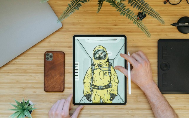 Ilustrasi menggambar di iPad. Sumber foto: Unsplash