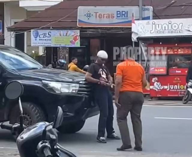 Tukang parkir liar yang ribut dengan staf Alfamart Pontianak sudah menjadi tersangka. Foto: Dok. Polresta Pontianak