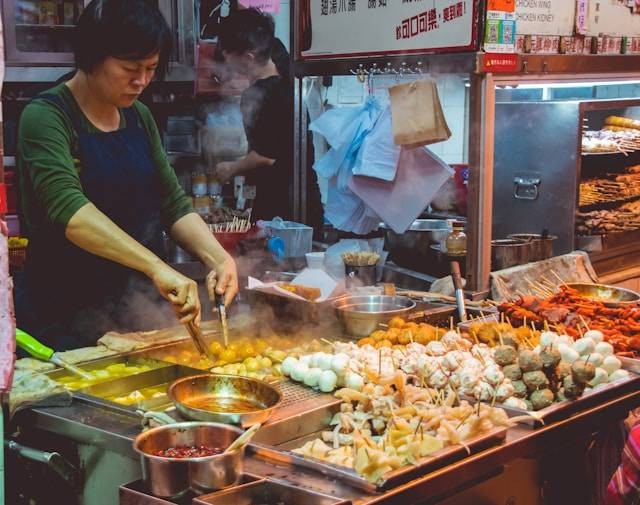 Kuliner Jalan Lengkong Bandung. Foto hanya ilustrasi. Sumber foto: Unsplash/Vernon