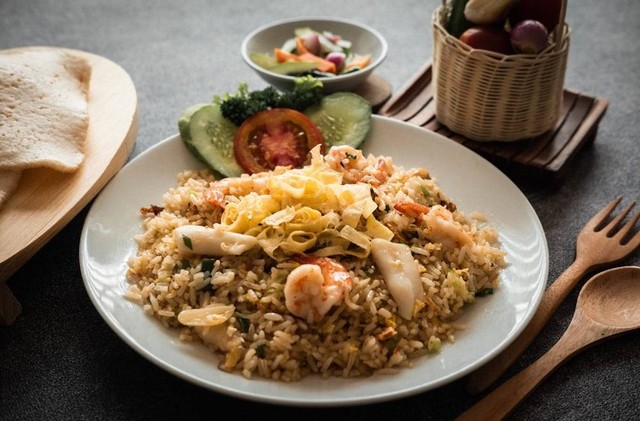 Nasi Goreng Mas Yono Bandung. Foto Hanya Ilustrasi, Bukan Tempat Sebenarnya. Sumber Unsplash/R Eris Prayatama