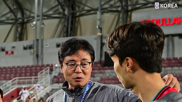 Pelatih Timnas Korea Selatan (Korsel) U-23, Hwang Sun-hong. Foto: Instagram @thekfa
