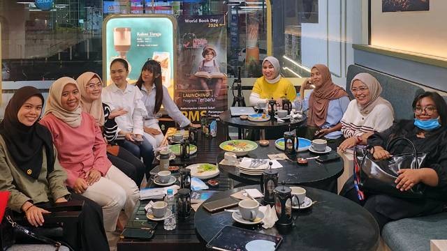 Perkumpulan Literasi Sulut saat launching program Perempuan Membaca Semesta.