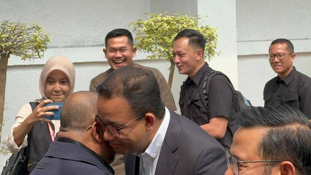 Anies dan Muhaimin Iskandar tiba di KPU, Rabu (24/4) Foto: Luthfi Humam/kumparan