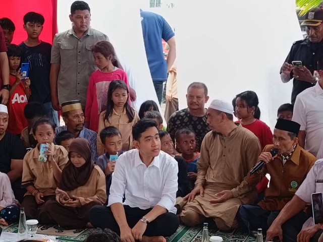 Wapres terpilih, Gibran Rakabuming Raka berkunjung ke Rusunawa Muara Baru di Jakarta Pusat, Rabu (24/4). Foto: Zamachsyari/kumparan