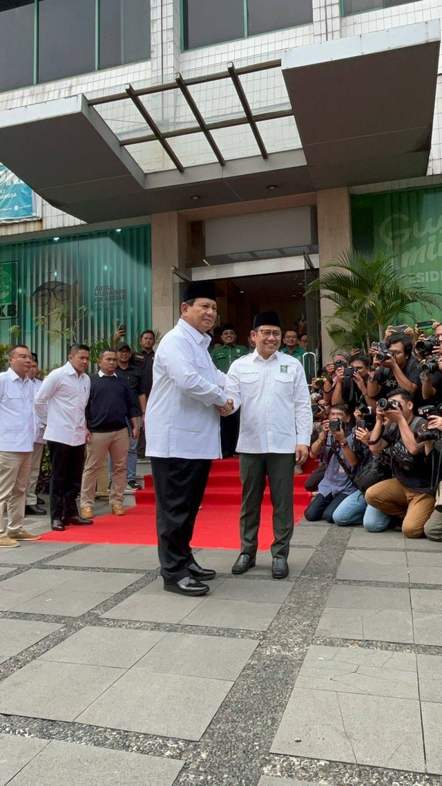 Presiden terpilih Prabowo tiba di markas DPP PKB temui Ketua Umum Muhaimin Iskandar, Jakarta, Rabu (24/4/2024). Foto: Haya Syahira/kumparan