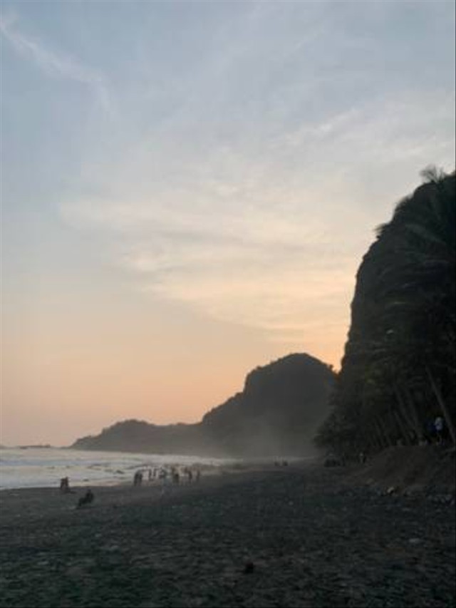 Dokumen Pribadi: Senja di Pantai Pecaron, Kebumen