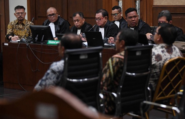 Terdakwa kasus pemerasan dan gratifikasi di Kementerian Pertanian Syahrul Yasin Limpo mengikuti sidang lanjutan di Pengadilan Tipikor, Jakarta, Rabu (24/4/2024). Foto: Akbar Nugroho Gumay/ANTARA FOTO