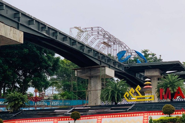 Kerangka badan Jembatan Siger Milenial mulai dipasang, Rabu (24/4/2024) | Foto: Roza Hariqo / Lampung Geh