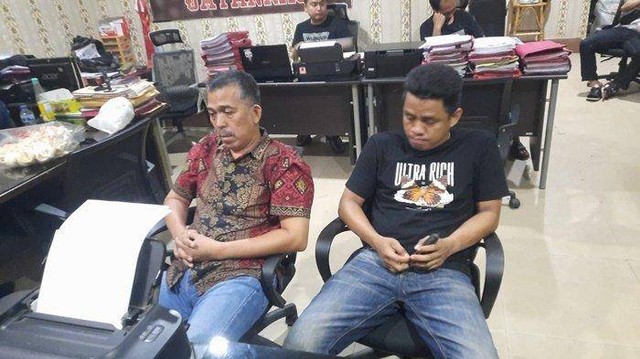 Dua debt collector seusai dijemput anggota Subdit 4 Subdit III Jatanras Ditreskrimum Polda Sumsel, Foto : Istimewa