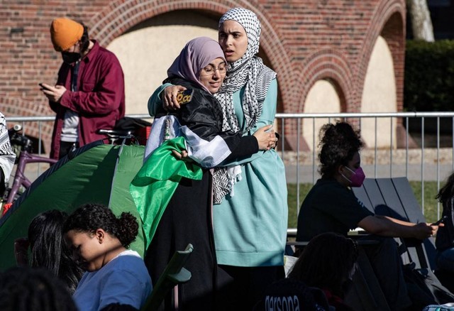 Aksi demo pro-Palestina di kampus Harvard, Selasa (22/4/2024). Foto: Joseph Prezioso / AFP