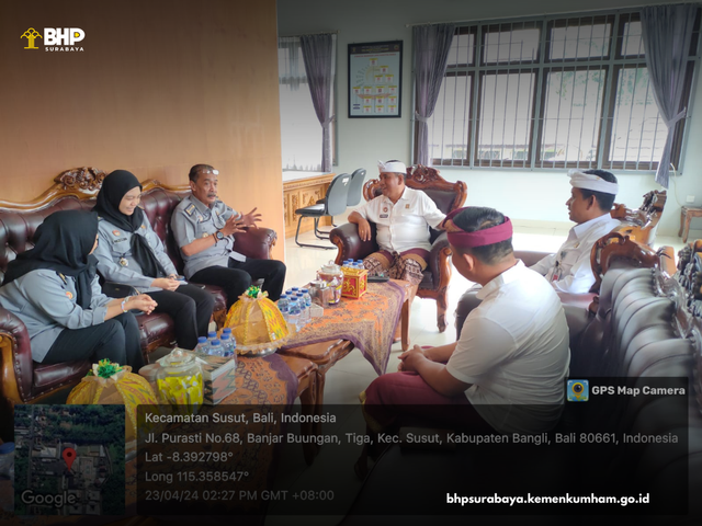 dok. Humas BHP Surabaya/Tim Kurator bersama salah satu stakeholder di Bali