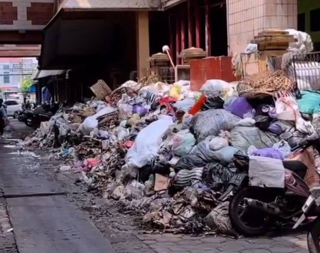 Tumpukan sampah yang sempat menggunung di Pasar Beringharjo. Foto: Humas Jogja