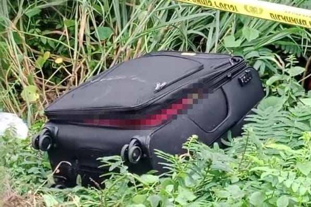 Mayat dalam koper ditemukan oleh petugas kebersihan di Jalan Raya Kalimalang Kabupaten Bekasi  Foto: Dok. kumparan