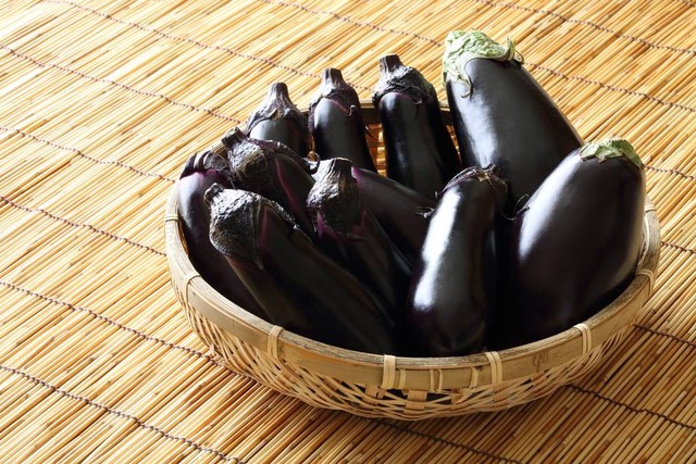 Terung Nasubi (Terung Jepang) (sumber: shutterstock.com)