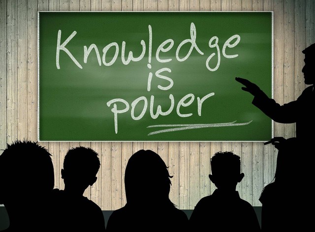 Pengetahuan adalah kekuataan, pengetahuan mampu didapat salah satunya melalui pendidikan yang baik. Sumber : Pixabay.com