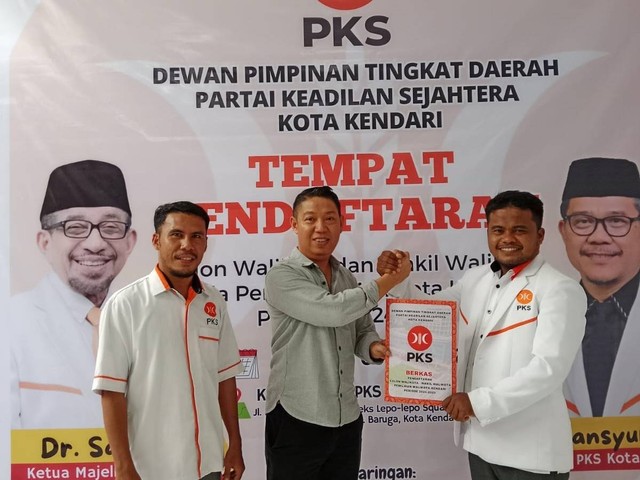 Balon Wali Kota Kendari, Abdul Rasak Ambil Formulir Pendaftaran di PKS