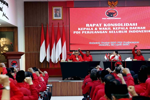 Ketum PDIP Megawati Soekarnoputri Pimpin Rapat Konsolidasi Jelang Pilkada 2024. Foto: Dok PDIP