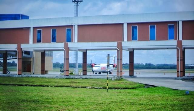 Sebuah pesawat yang terparkir di Bandara Sultan Mahmud Baddarudin II Palembang, Sabtu (25/4) Foto: ary priyanto/Urban Id