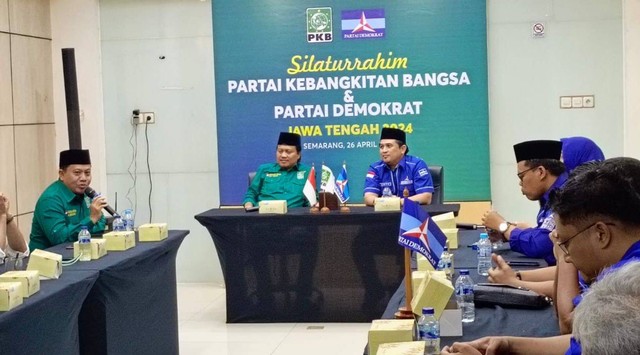 Pengurus PKB dan Demokrat Jateng bertemu, Jumat (27/4) malam. Foto: Intan Alliva/kumparan