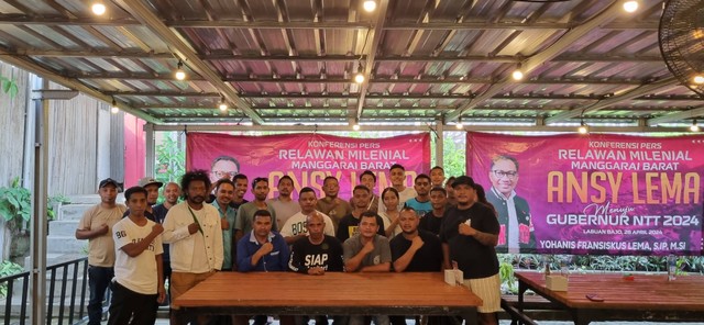 Keterangan foto: Deklarasi dukungan Relawan Milenial dari Manggarai Barat  di The Container Cafe, Labuan Bajo.