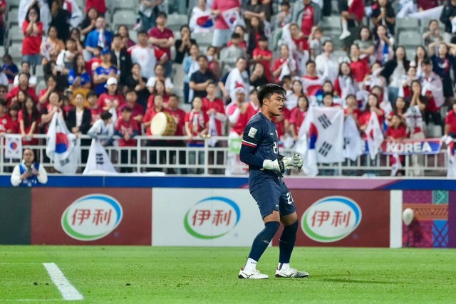 Selebrasi pemain Timnas U-23 Indonesia, Ernando Ari, saat melawan Korsel di Stadion Abdullah bin Khalifa, Doha, Qatar, Jumat (26/4) dini hari WIB. Foto: PSSI