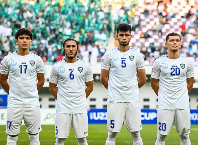 Skuad Timnas U-23 Uzbekistan jelang melawan Arab Saudi saat perempat final Piala Asia U-23 2024 di Khalifa International Stadium, Al Rayyan, Qatar, pada Jumat (26/4) malam WIB. Foto: Dok Instagram @uzbekistanfa