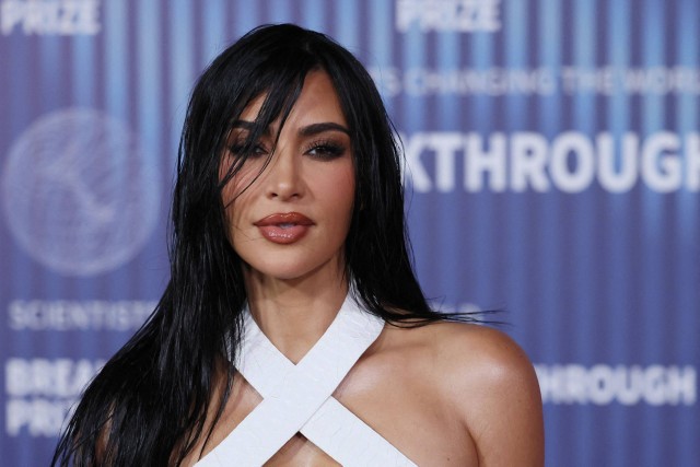 Kim Kardashian ungkap kebiasaan uniknya yang selama ini hanya jadi rumor. Foto: AFP/Etienne Laurent