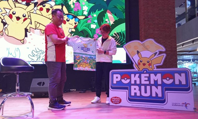 General Manager AKG Entertainment Christina Lim (kanan) bersama Hwa Wan, perwakilan dari Wee Run, race organizer Pokémon Run 2024 Surabaya. Foto: Masruroh/Basra