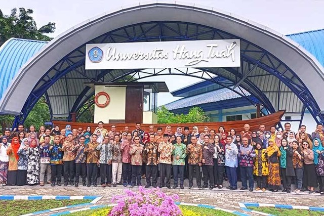 APTISI Komisariat se- Jawa Timur dilantik di Universitas Hang Tuah