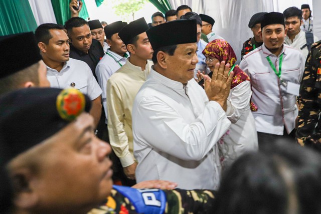 Presiden RI terpilih Prabowo Subianto dan Wakil Presiden RI terpilih Gibran Rakabuming Raka menghadiri acara Halabihalal PBNU di Jakarta, Minggu (28/4/2024). Foto: Iqbal Firdaus/kumparan