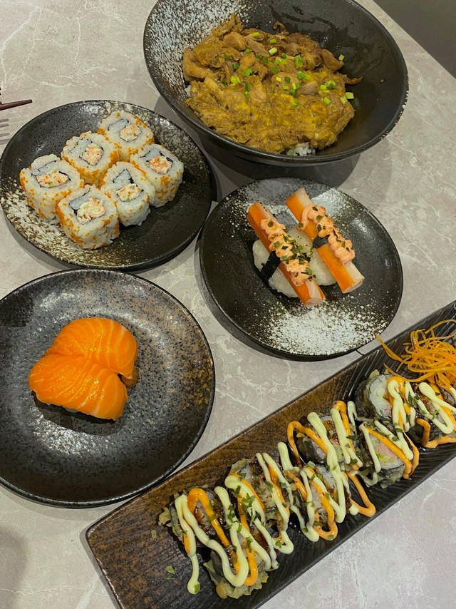 Berbagai menu yang disajikan di Sushi Kame. Foto: Rizky Prapurna Bakti/Hi!Pontianak