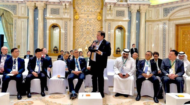 Menko Bidang Perekonomian Airlangga Hartarto memberi sambutan pembuka dialog strategis ASEAN-GCC di World Economic Forum (WEF) yang berlangsung di Riyadh, Arab Saudi pada 28-29 April 2024. Foto: Kemenko perekonomian