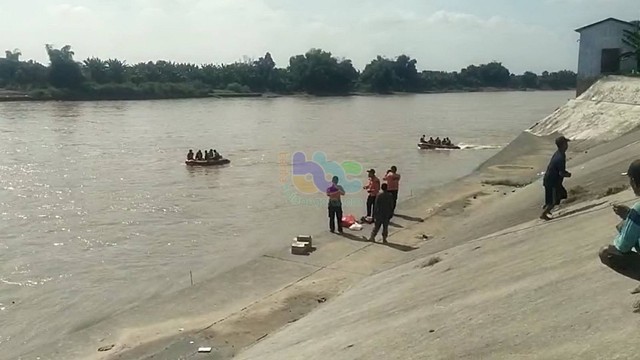 Tim SAR Gabungan saat lakukan pencarian korban tenggelam di Bengawan Solo Desa Leran, Kecamatan Kalitidu, Kabupaten Bojonegoro, Jawa Timur. Senin (29/04/2024) (Aset: Dok Istimewa)