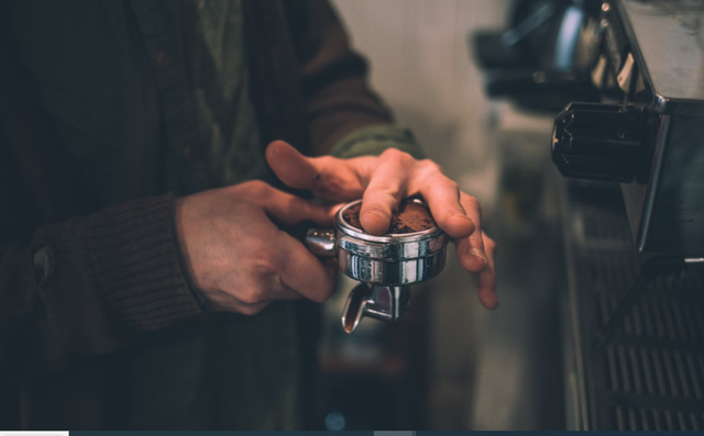 Tempat ngopi sore di bandung. Foto hanya ilustrasi, bukan tempat sebenarnya.Sumber: Unsplash/Thom Holmes