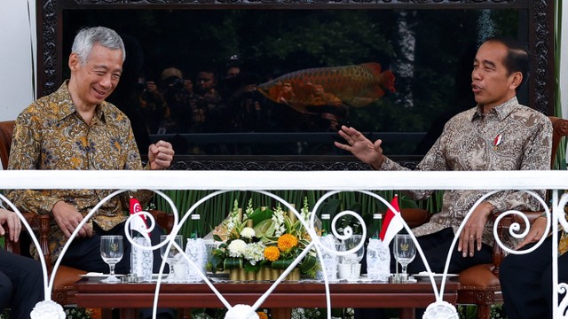 Perdana Menteri Singapura Lee Hsien Loong dan Presiden Indonesia Joko Widodo bertemu di Istana Kepresidenan di Bogor, Indonesia 29 April 2024. Foto: REUTERS/Willy Kurniawan