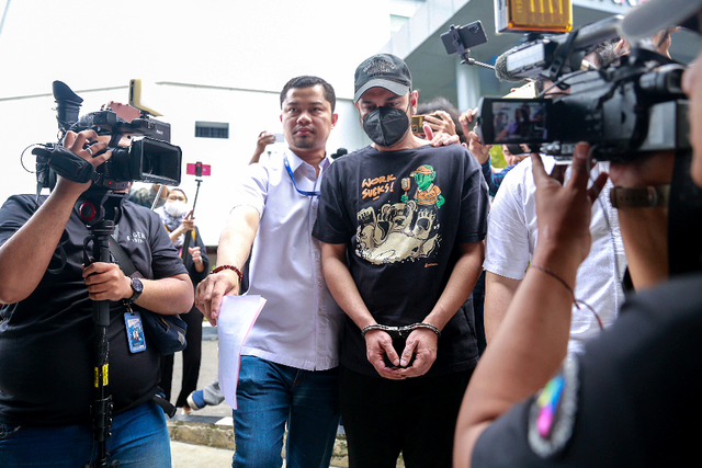 Artis Rio Reifan saat pemeriksaan tes kesehatan terkait penyalahgunaan narkoba di Polres Jakarta Barat, Jakarta, Senin, (29/4/2024). Foto: Agus Apriyanto