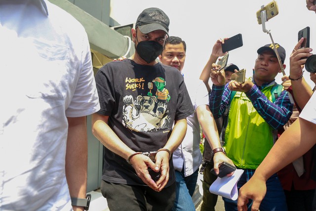 Artis Rio Reifan saat pemeriksaan tes kesehatan terkait penyalahgunaan narkoba di Polres Jakarta Barat, Jakarta, Senin, (29/4/2024). Foto: Agus Apriyanto