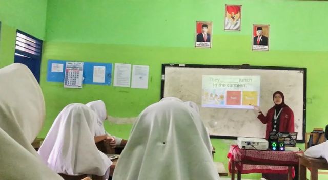 Tingkatkan Grammar: Metode Baru dengan Film Kartun di Mts Muhammadiyah Kasihan