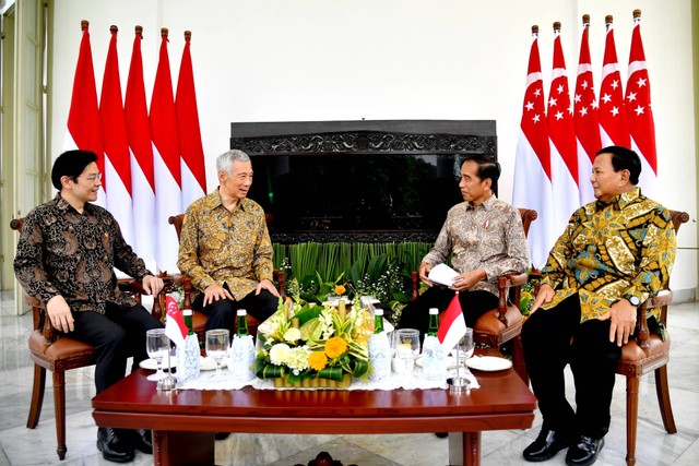 Presiden Joko Widodo menggelar pertemuan bilateral dengan PM Singapura, Lee Hsin Loong di Istana Kepresidenan Bogor, Jawa Barat, Senin (29/4/2024). Foto: BPMI Setwapres