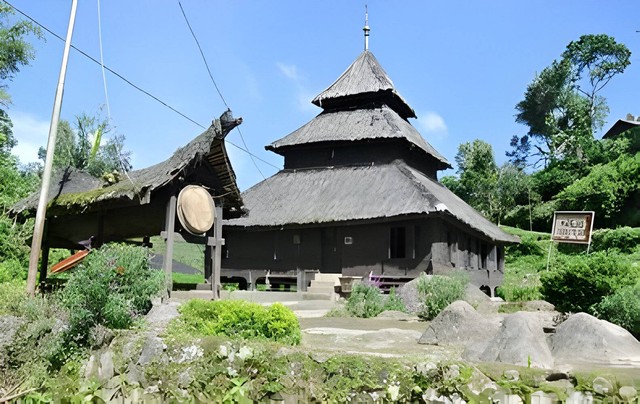 Masjid Tuo Kayu Jao Solok, Sumatera Barat, Indonesia (sumber: shutterstock.com)