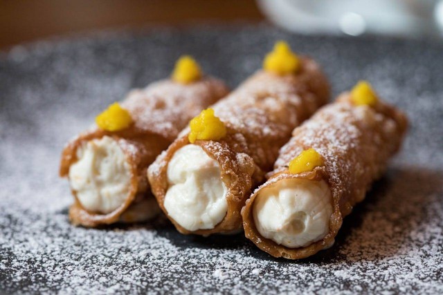 Cara Membuat Cannoli Italia Enak dengan Isian Keju. Foto: Pexels