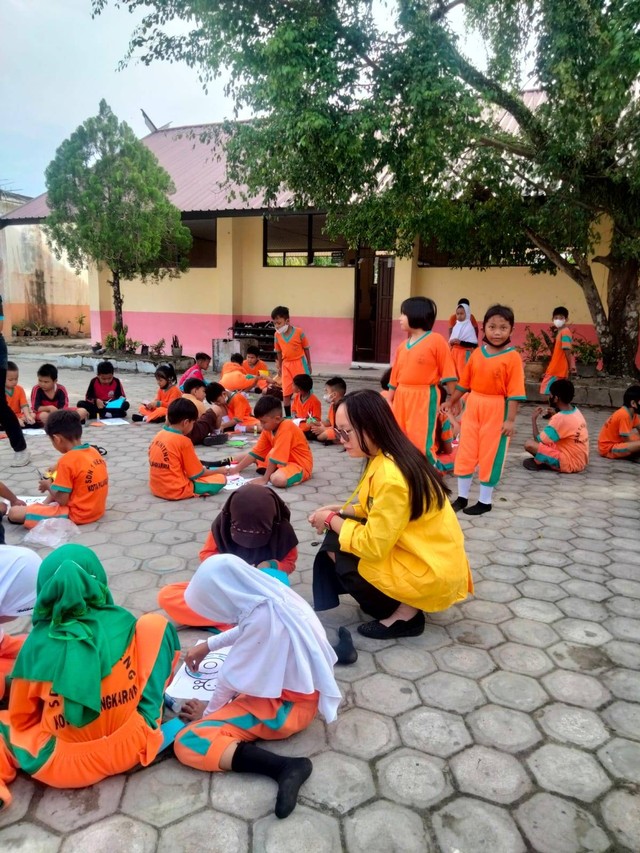 Apresiasi seni rupa pada anak (Foto: Dok. Pribadi)