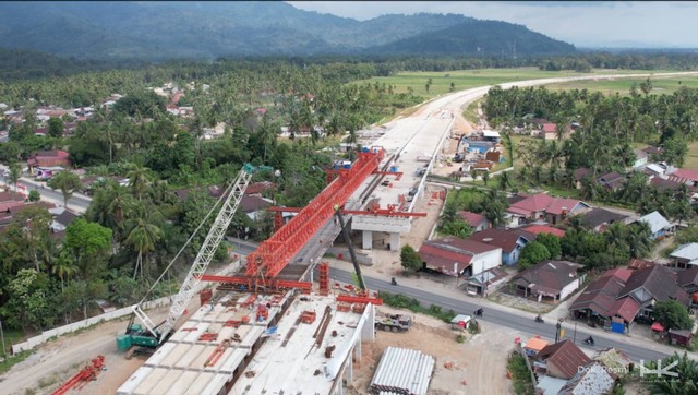 Proyek Jalan Tol Trans Sumatra (JTTS) Ruas Padang Pekanbaru (Seksi Padang-Sicincin). Foto: Dok. Hutama Karya