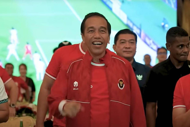 Ekspresi senang Presiden Jokowi saat menonton pertandingan Timnas Indonesia U23 Foto: Dok Tangkapan Layar Youtube Setpres