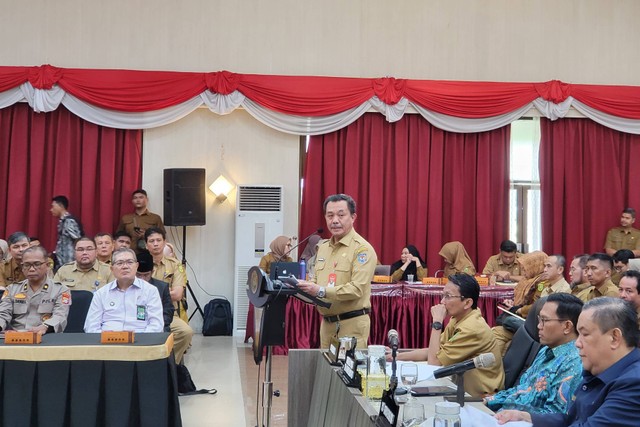 Kepala BSKDN Kemendagri Yusharto Huntoyungo menghadiri Musrenbang Rencana Pembangunan Jangka Panjang Daerah (RPJPD) Riau 2025-2045 di Pekanbaru pada Senin (29/4/2024).  Foto: Dok Kemendagri