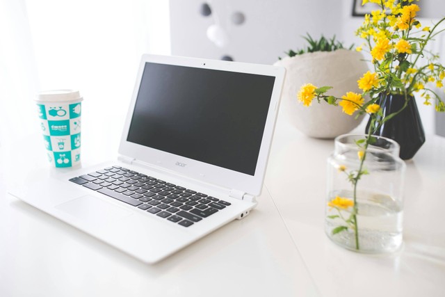 Chromebook telah menjadi pilihan pengguna laptop yang mencari alternatif laptop yang compact, ringan, dan terjangkau. Foto: Unsplash.com