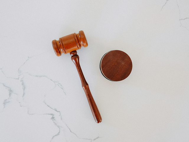 Ilustrasi arti hukum dasar tidak tertulis. Sumber: unsplash.com/TingeyInjuryLawFirm.