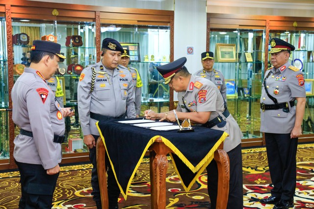 Brigjen Dwi Irianto saat dilantik jadi Kapolda Sultra.