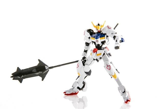 Ilustrasi perbedaan gundam dan mobile suit, sumber foto: Sunmo Yang by pixabay.com