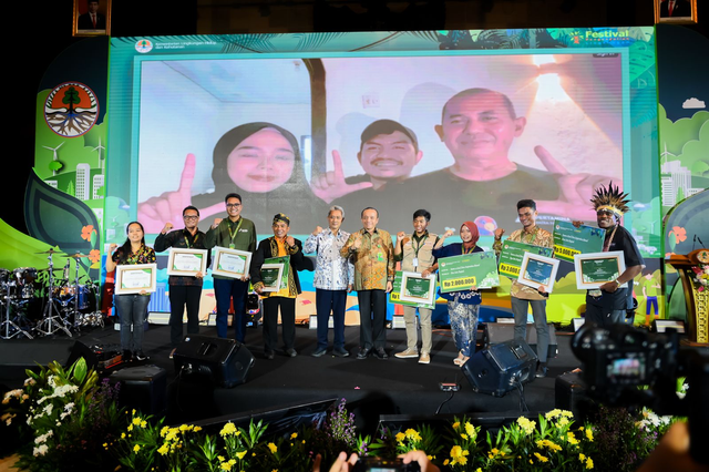 Pertamina Group meraih 8 penghargaan dalam ajang Festival Pengendalian Pencemaran dan Kerusakan Lingkungan (PPKL) 2024 yang digelar Kementerian Lingkungan Hidup dan Kehutanan di Gedung Manggala Wanabakti, Jakarta. Foto: Dok. Pertamina